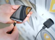 5 Tips Ampuh Supaya Ngecas HP Android Lebih Cepat