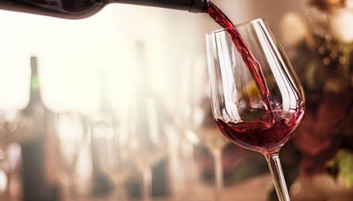 Manfaat & Risiko Minum Anggur Merah Setiap Hari